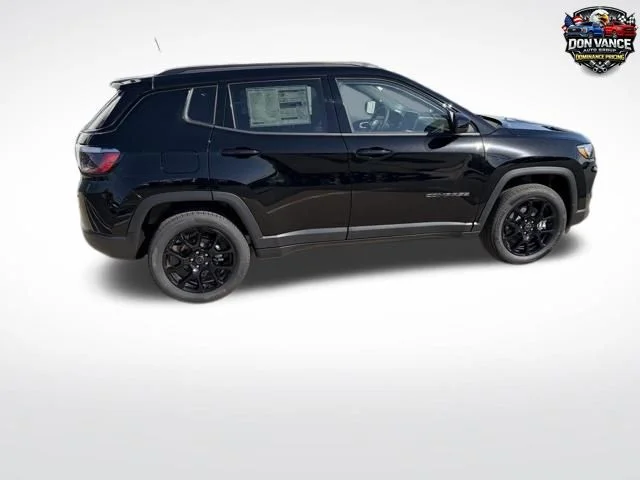 New 2026 Diamond Black Crystal Pearlcoat Jeep Latitude image 6
