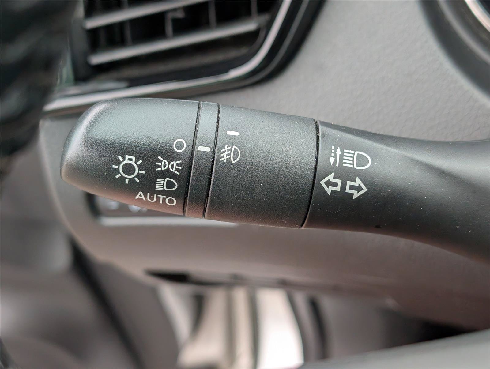 Used 2022 Brilliant Silver Metallic Nissan SV image 23