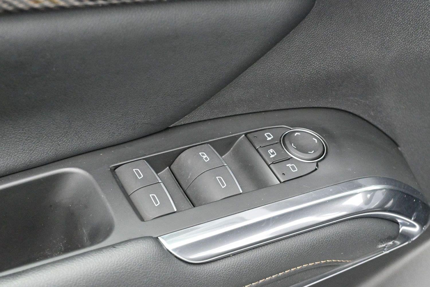 Used 2025 Iridescent Pearl Tricoat Chevrolet FWD High Country image 14