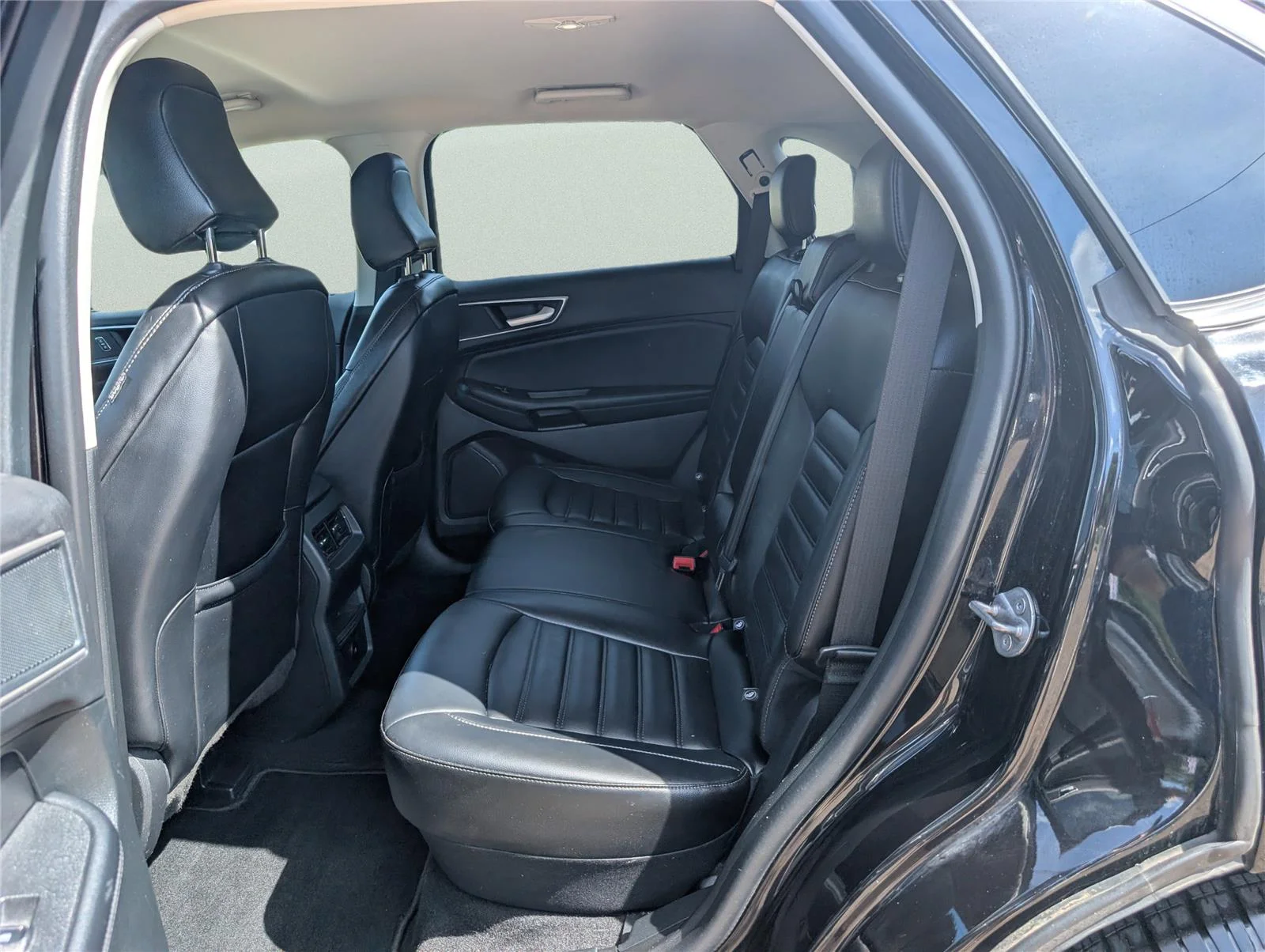 Used 2024 Agate Black Ford SEL image 27