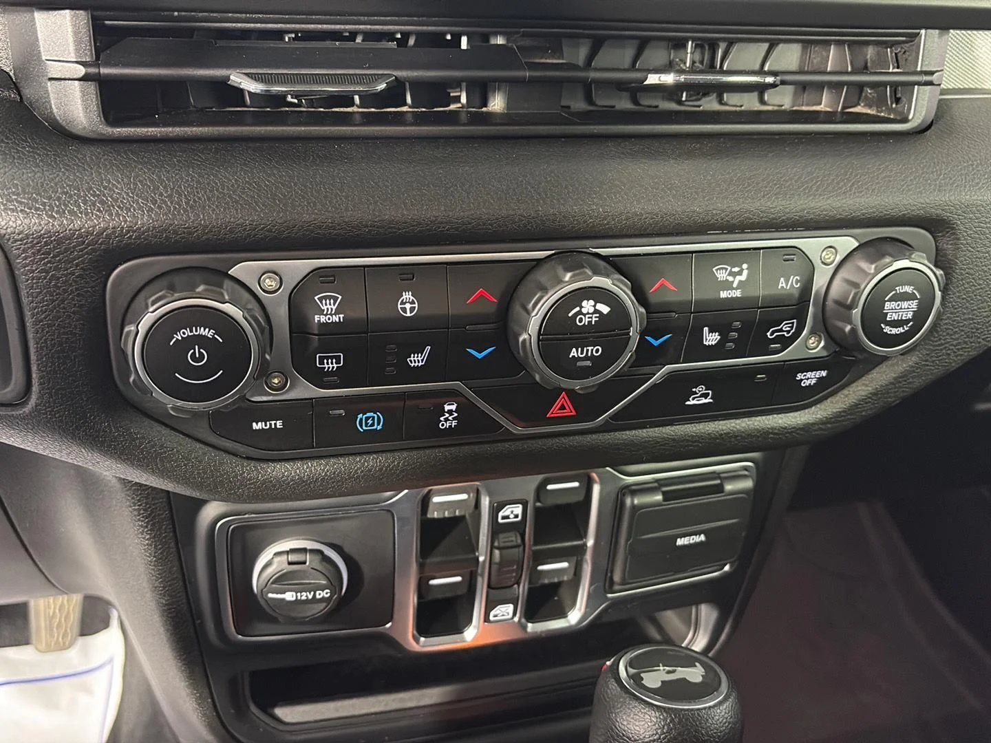 Used 2024 Earl Clearcoat Jeep Sport S image 34