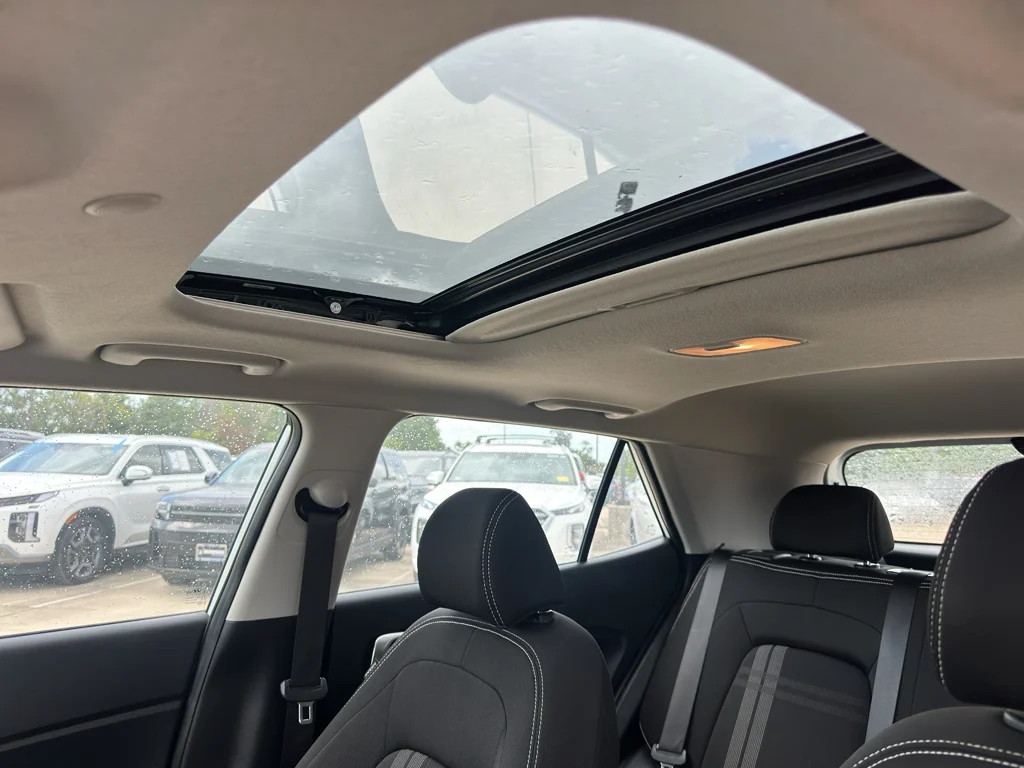 Used 2024 Lunar White Hyundai SEL image 22