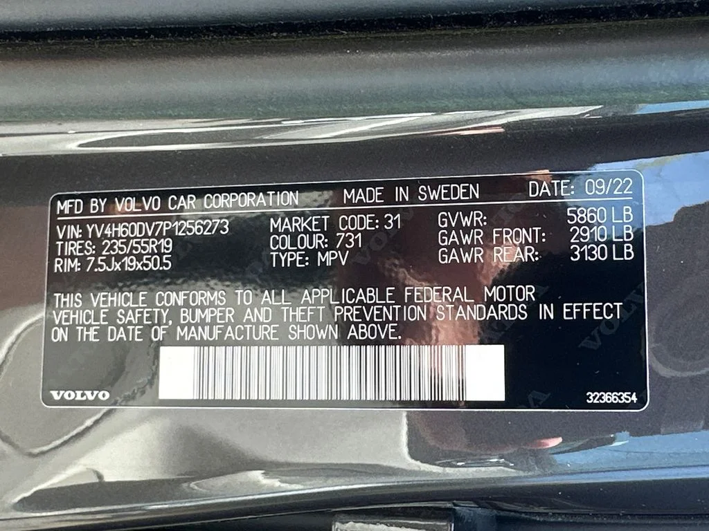 Used 2023  Volvo T8 Core Bright Theme image 32