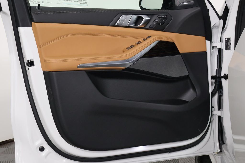 New 2027 Mineral White Metallic BMW xDrive40i image 8