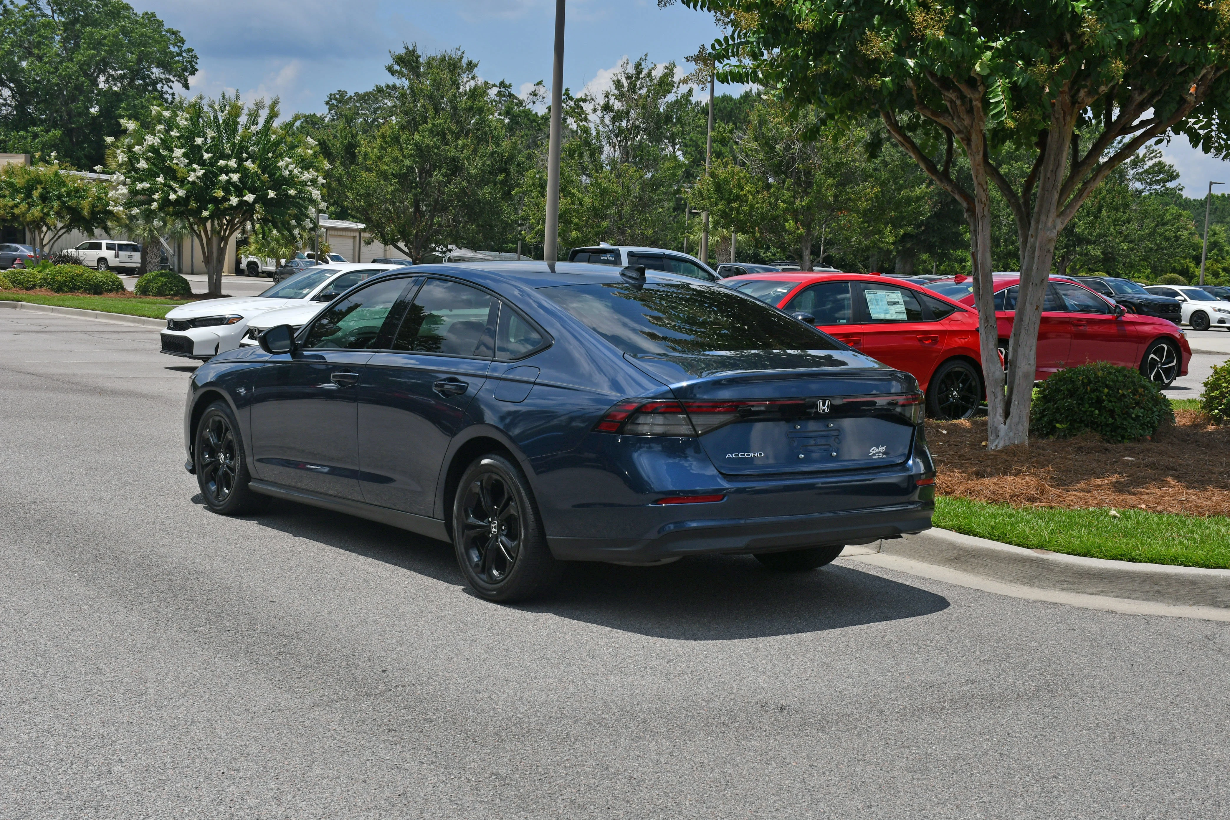Used 2025 Blue Honda SE image 3