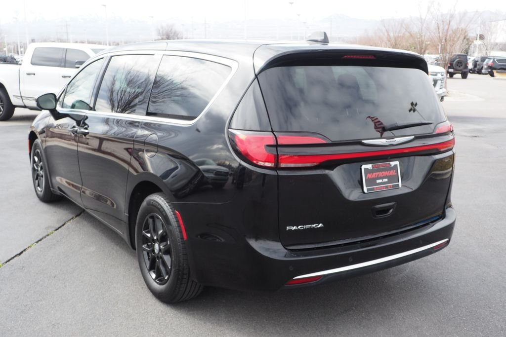 Used 2024 Black Chrysler Touring L image 7