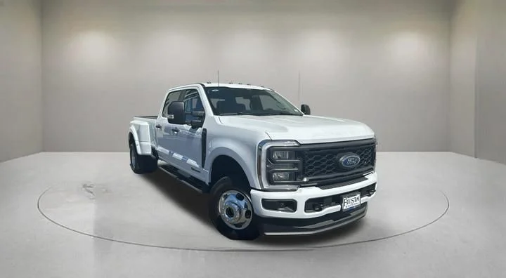 2026 Ford F-350 XL 4x4 Crew Cab 8' Box DRW's photo