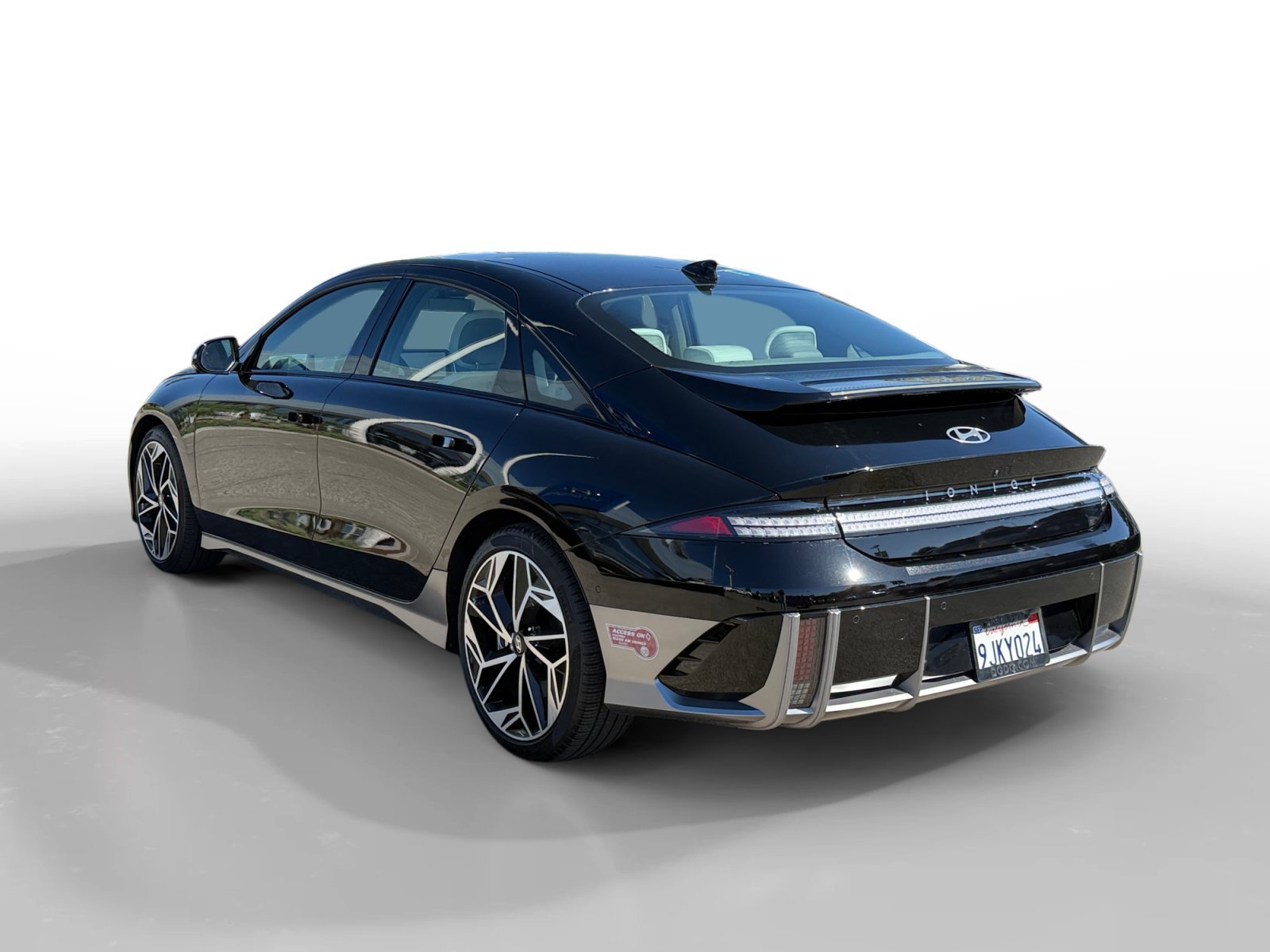 Used 2023 Onyx Black Hyundai Limited image 3