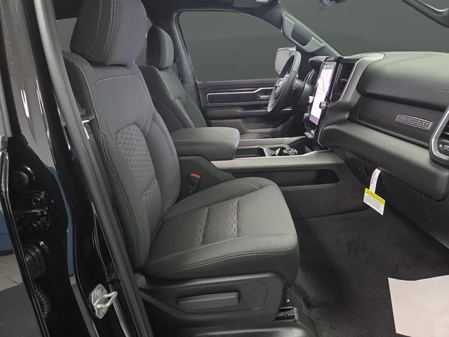 New 2026 Diamond Black Crystal Pearl-Coat Exterior Paint RAM Big Horn/Lone Star image 33