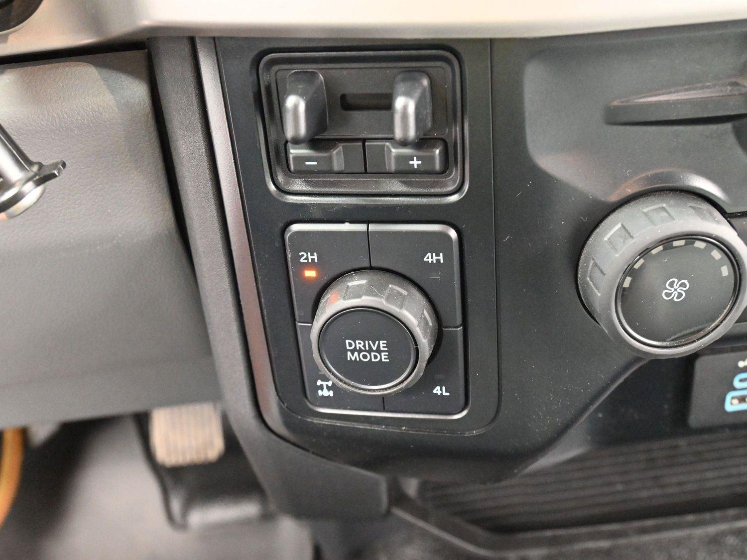 Used 2023 Oxford White Ford XL image 22