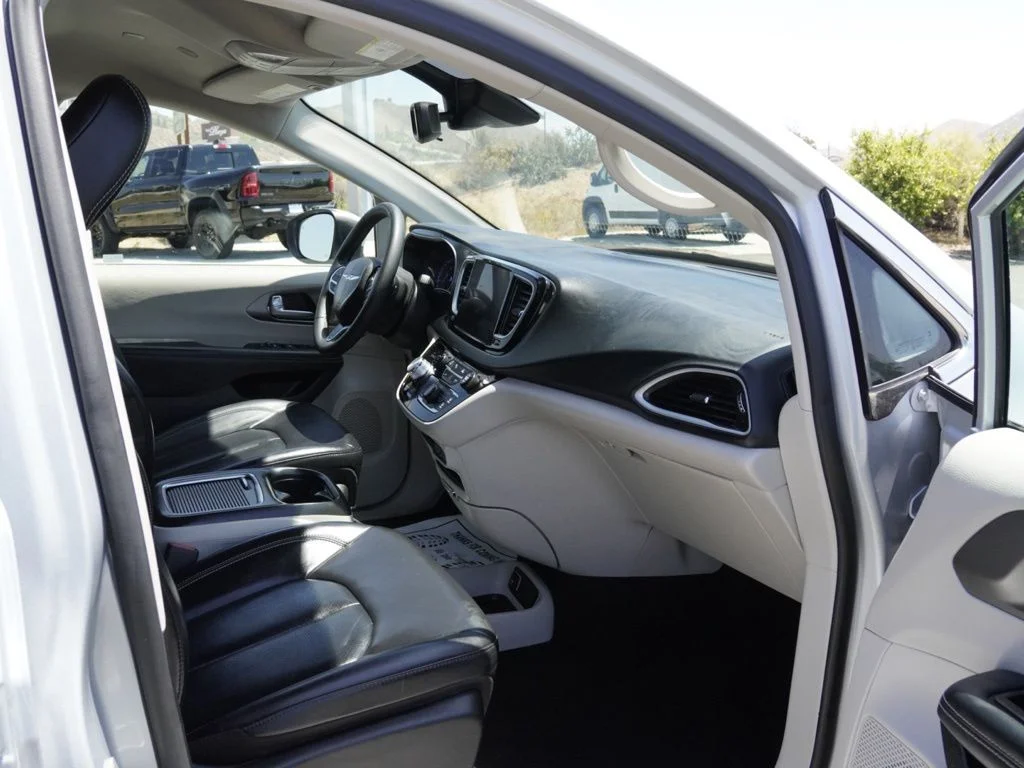 2023 Chrysler Pacifica Touring L - Photo 22