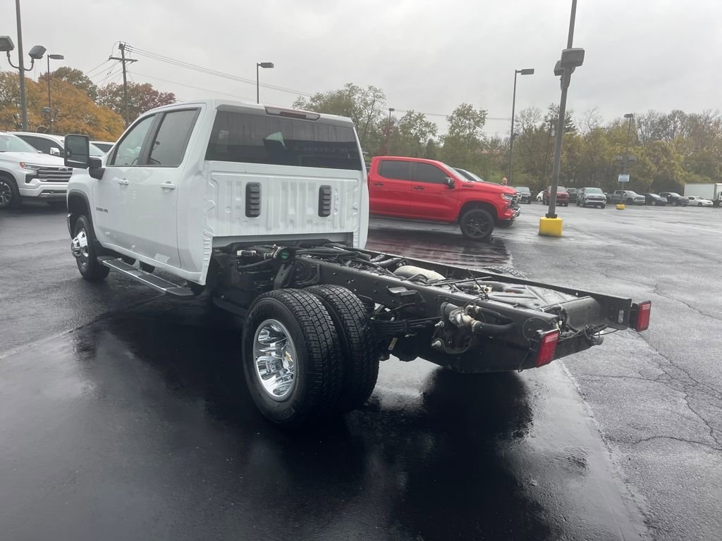 2026 Chevrolet Silverado 3500HD LT photo 3