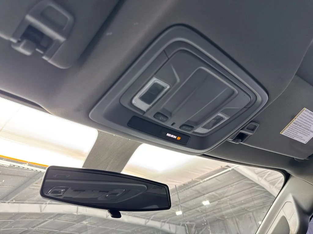 Used 2022 Silver Chevrolet Custom image 69