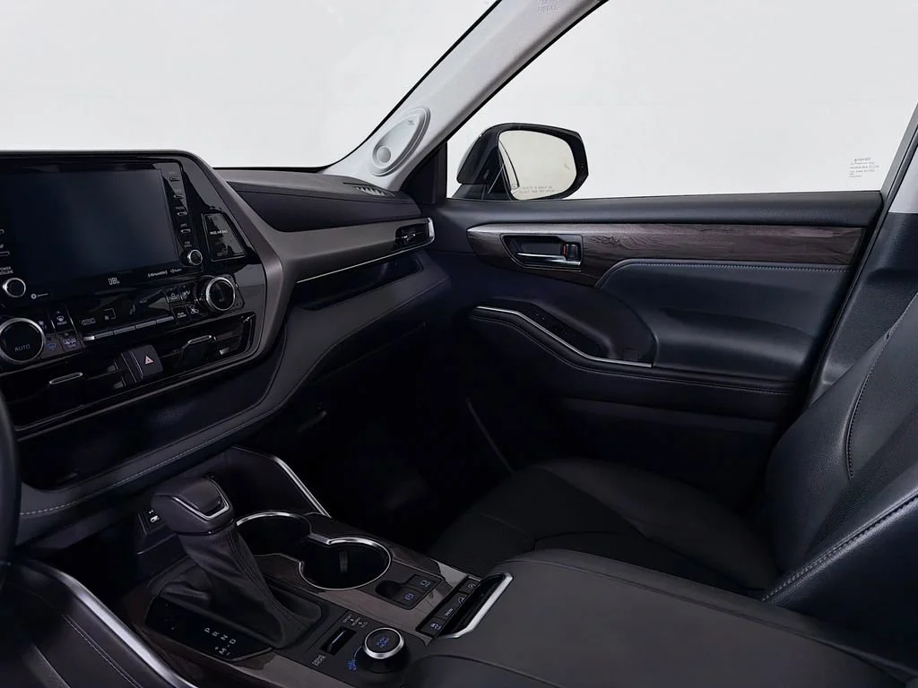 Used 2022 Midnight Black Met Toyota Limited image 27
