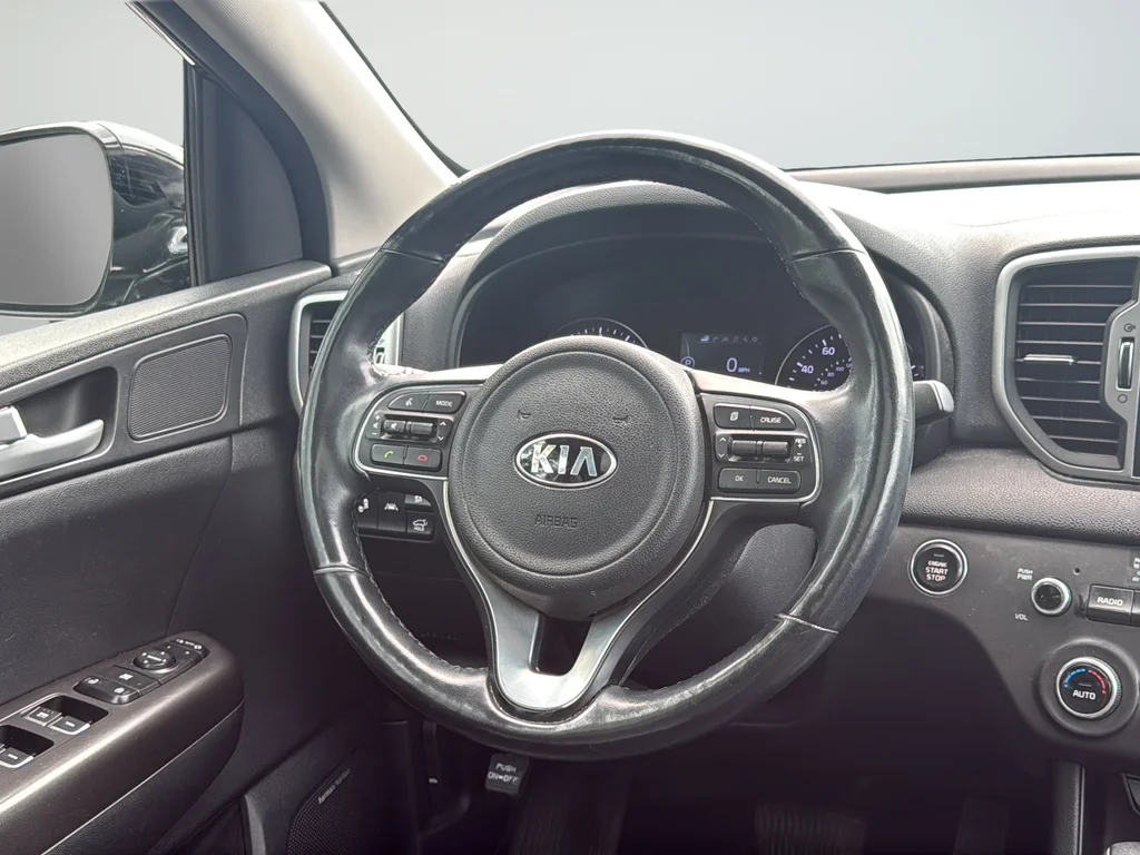 Used 2017 Red Kia EX image 41