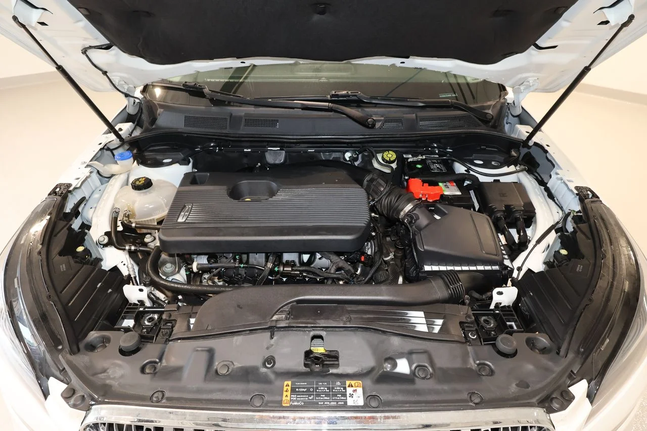 Used 2020 White Lincoln Standard image 19