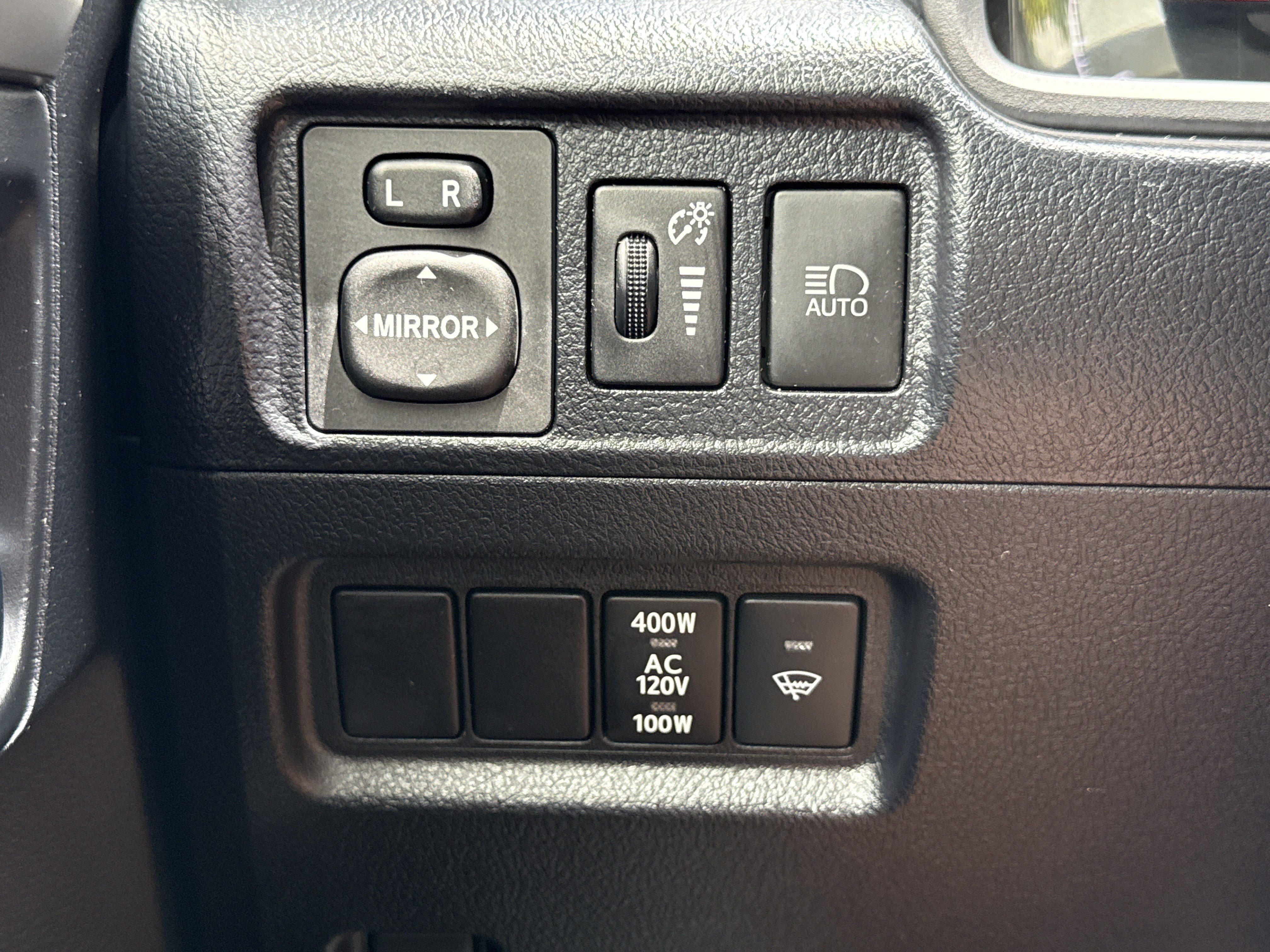 Used 2023  Toyota  image 19