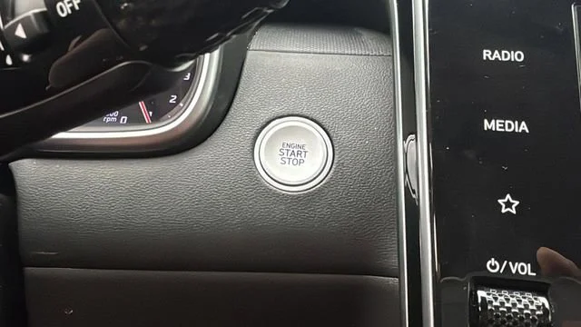 Used 2024 Silver Hyundai SEL image 28