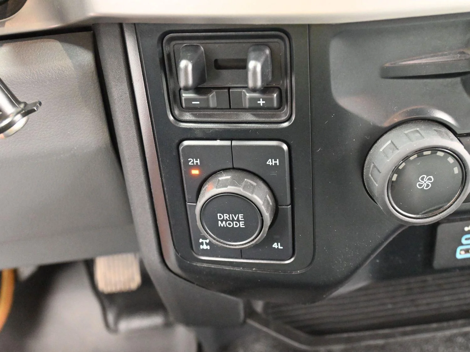 Used 2023 Oxford White Ford XL image 22
