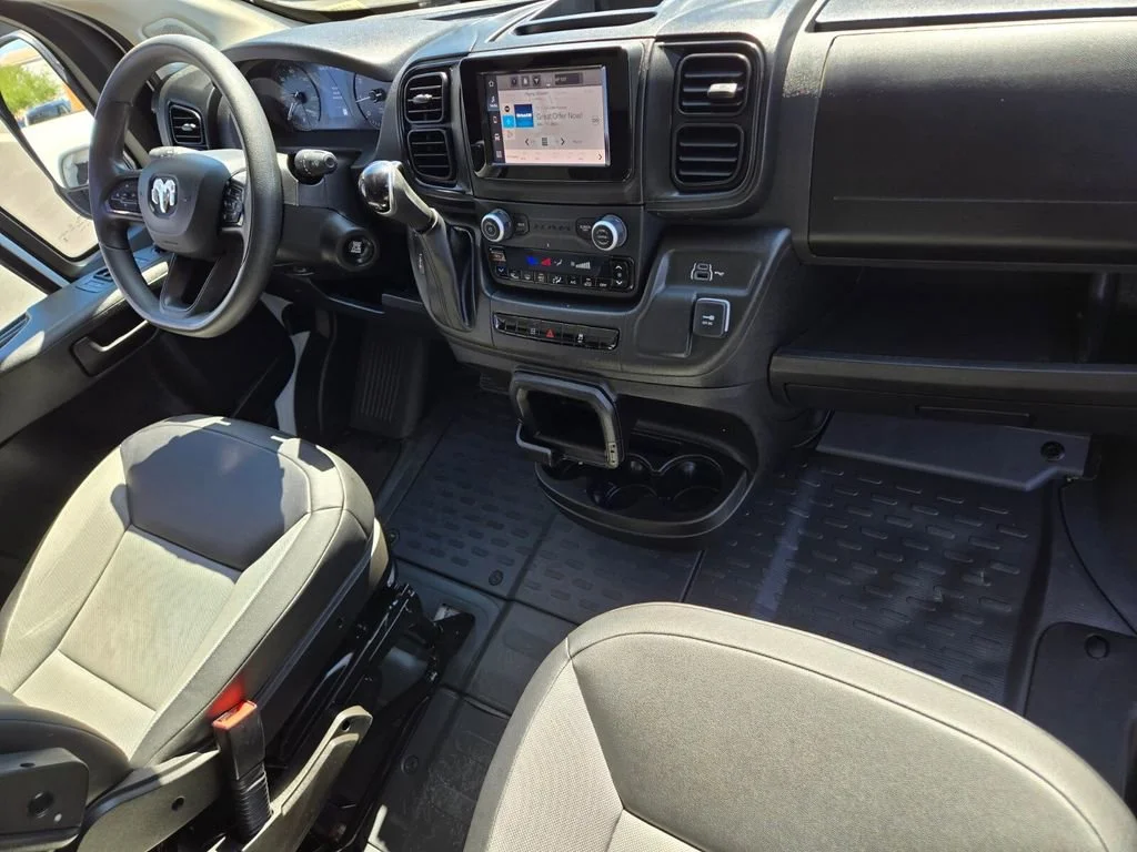 Used 2025 Bright White Clea Ram Tradesman image 14