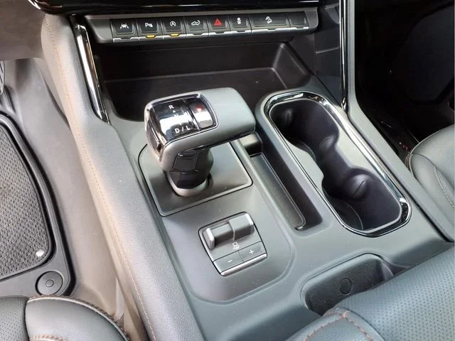 Used 2026 White GMC AT4 image 27