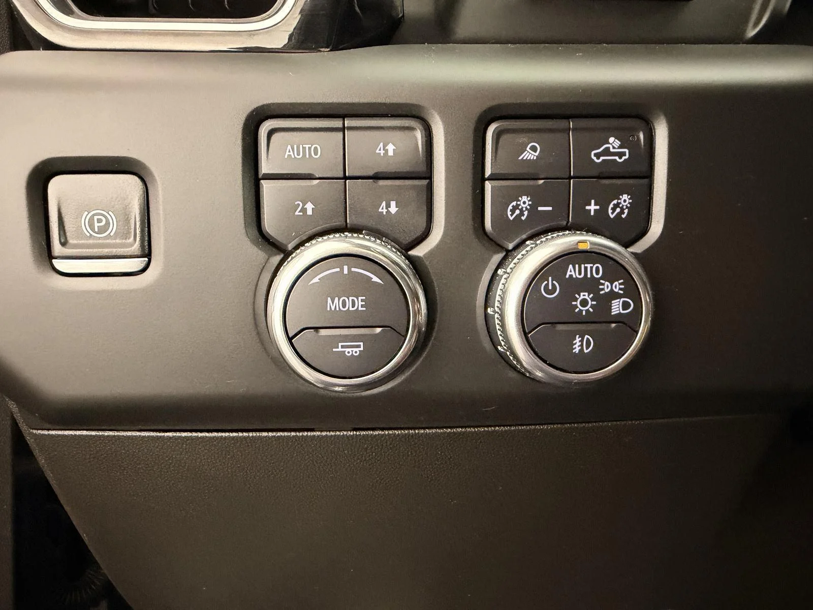 Used 2024 Onyx Black GMC Denali Ultimate image 31