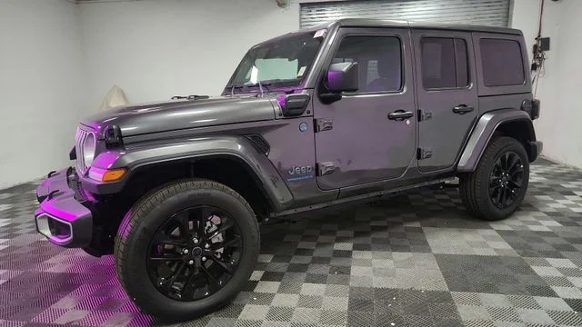 Used 2025 Gray Jeep Sahara 4xe image 4