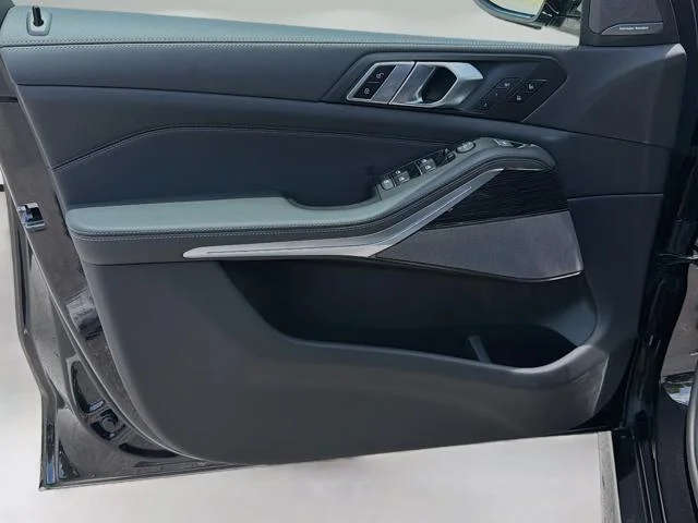 New 2026 Black Sapphire Metallic BMW xDrive40i image 21