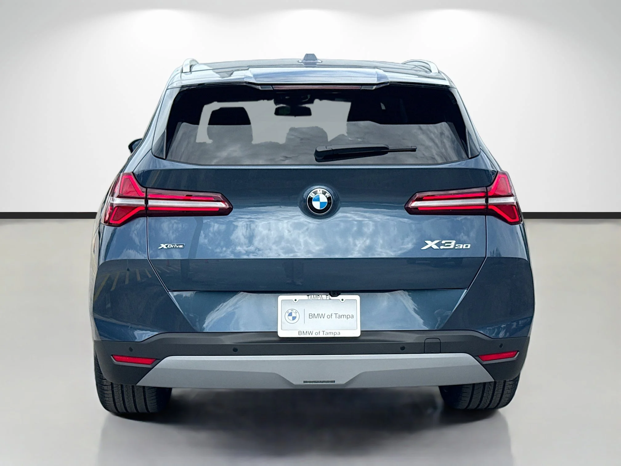 New 2026 Arctic Race Blue metallic BMW 30 xDrive image 4