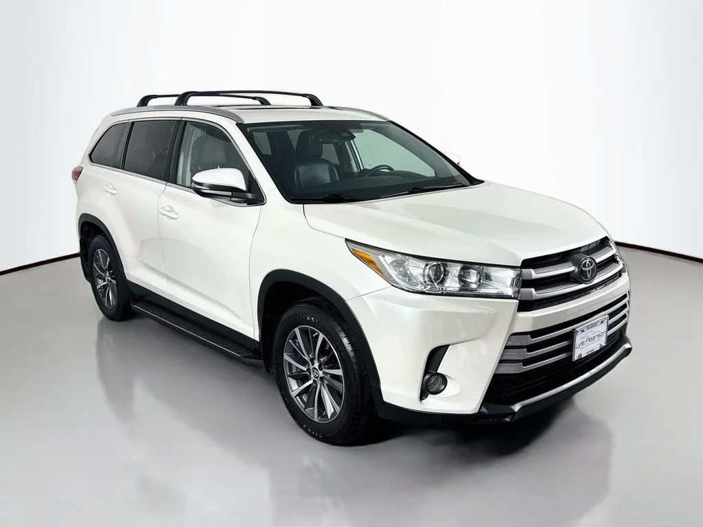 Used 2019 Blizzard Pearl Toyota XLE image 7