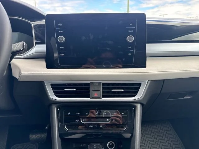 New 2026 Platinum Gray Metallic Volkswagen SE image 24