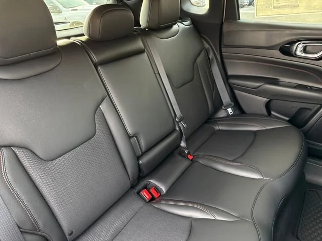 New 2026 Bright White Clear-Coat Exterior Paint Jeep Trailhawk image 22