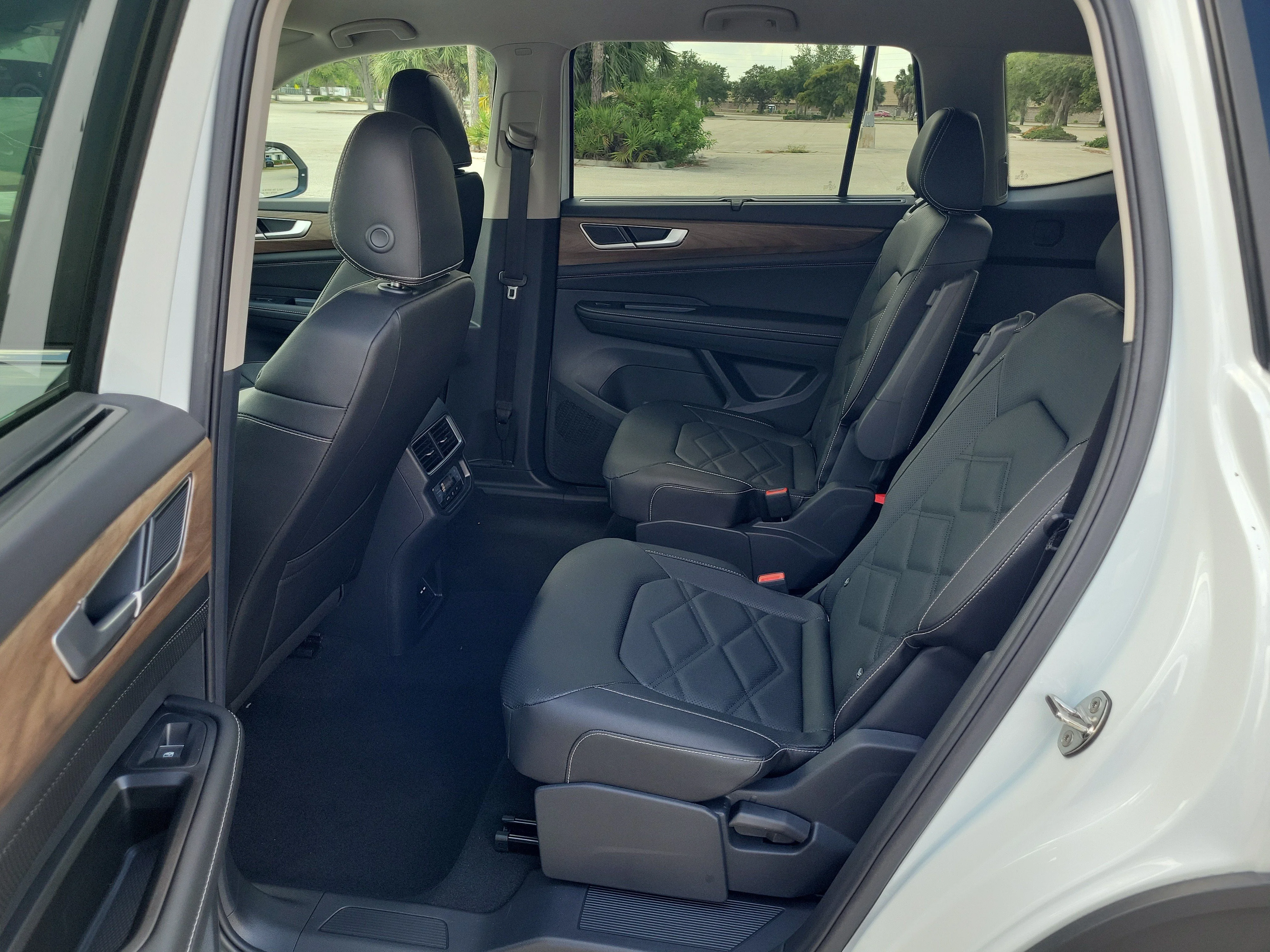 New 2026 White Volkswagen SE w/Technology image 13