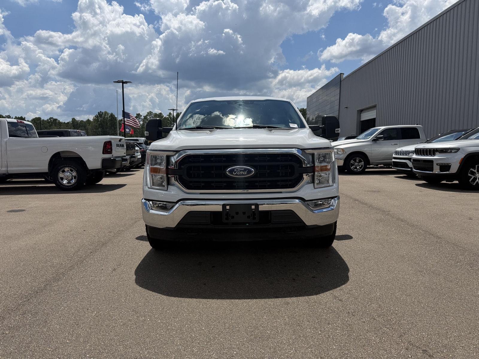 Used 2022 Oxford White Ford XLT image 2