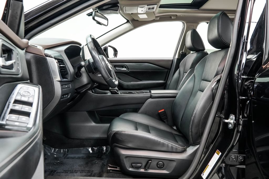 Used 2023 Black Nissan SL image 17