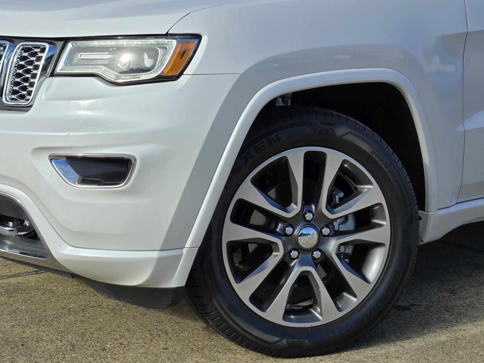 Used 2017 Ivory 3-Coat Jeep Overland image 7