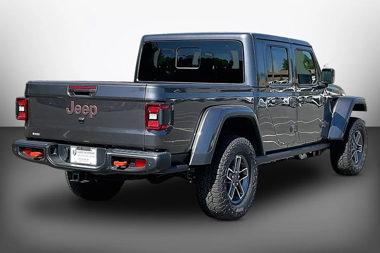New 2026 Granite Crystal Metallic Clearcoat Jeep Mojave X image 8