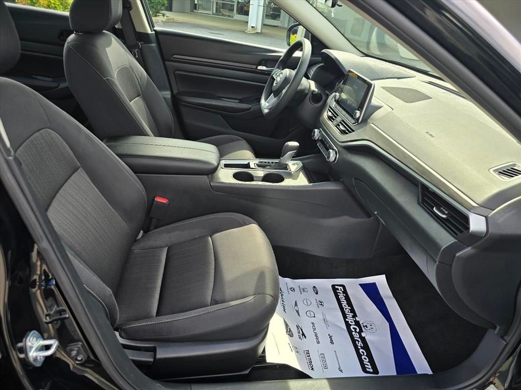 Used 2025 Black Nissan 2.5 SV image 14