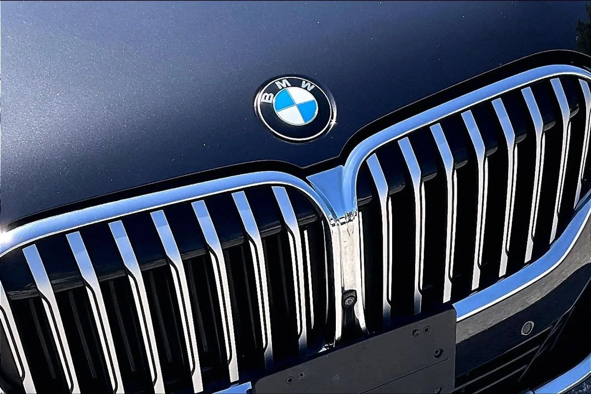 Used 2022  BMW i xDrive image 35