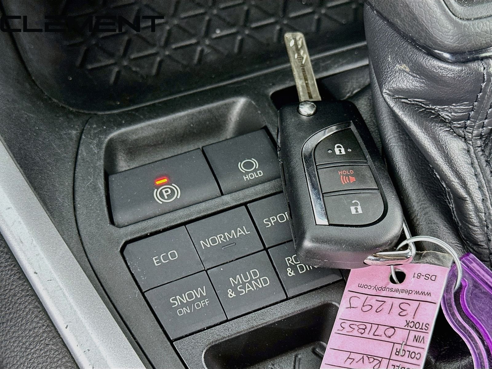 2020 Toyota RAV4 LE - Photo 23