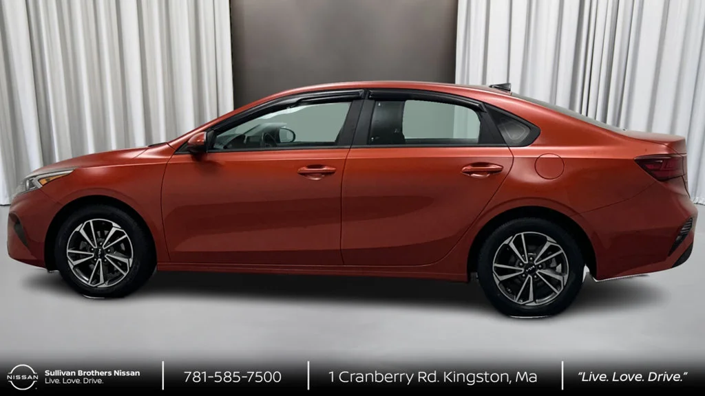 Used 2023 Red Kia LXS image 8