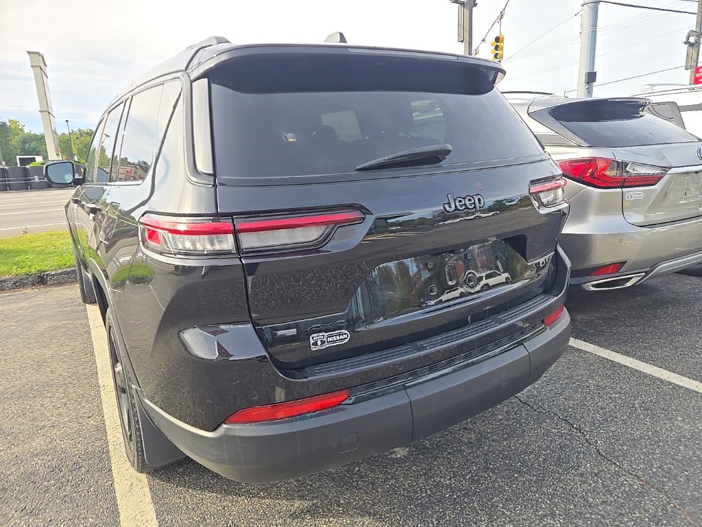 Used 2021 Black Jeep Altitude image 4