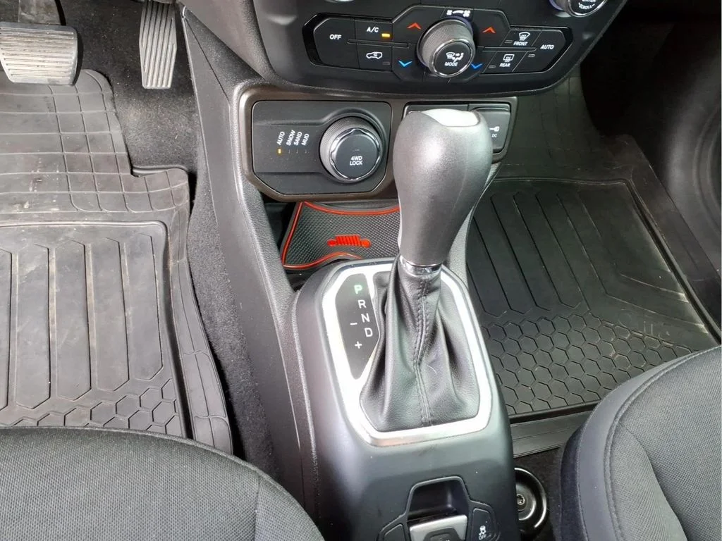 Used 2019 Red Jeep Latitude image 27