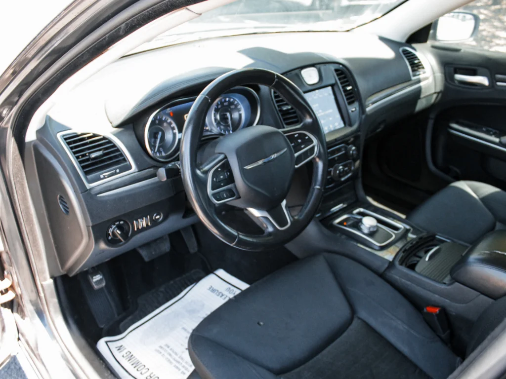 Used 2018 Gloss Black Chrysler Touring image 7