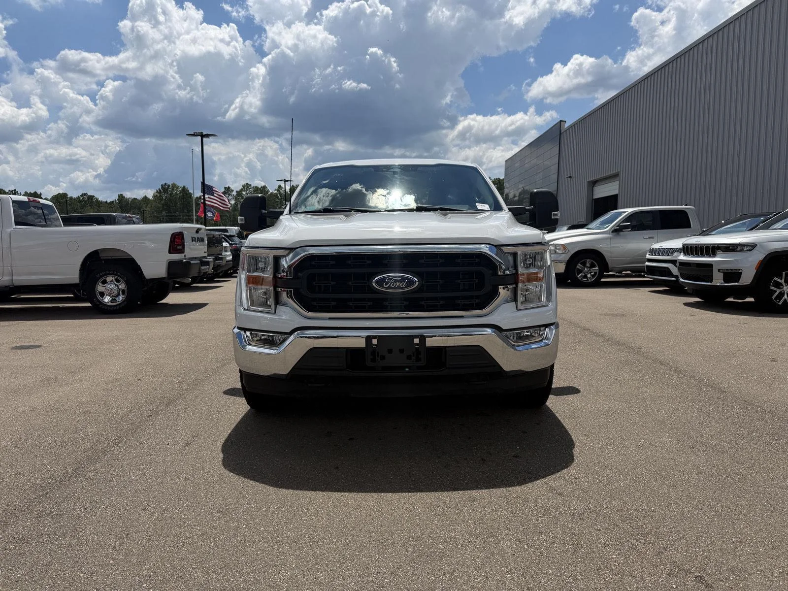 Used 2022 Oxford White Ford XLT image 2