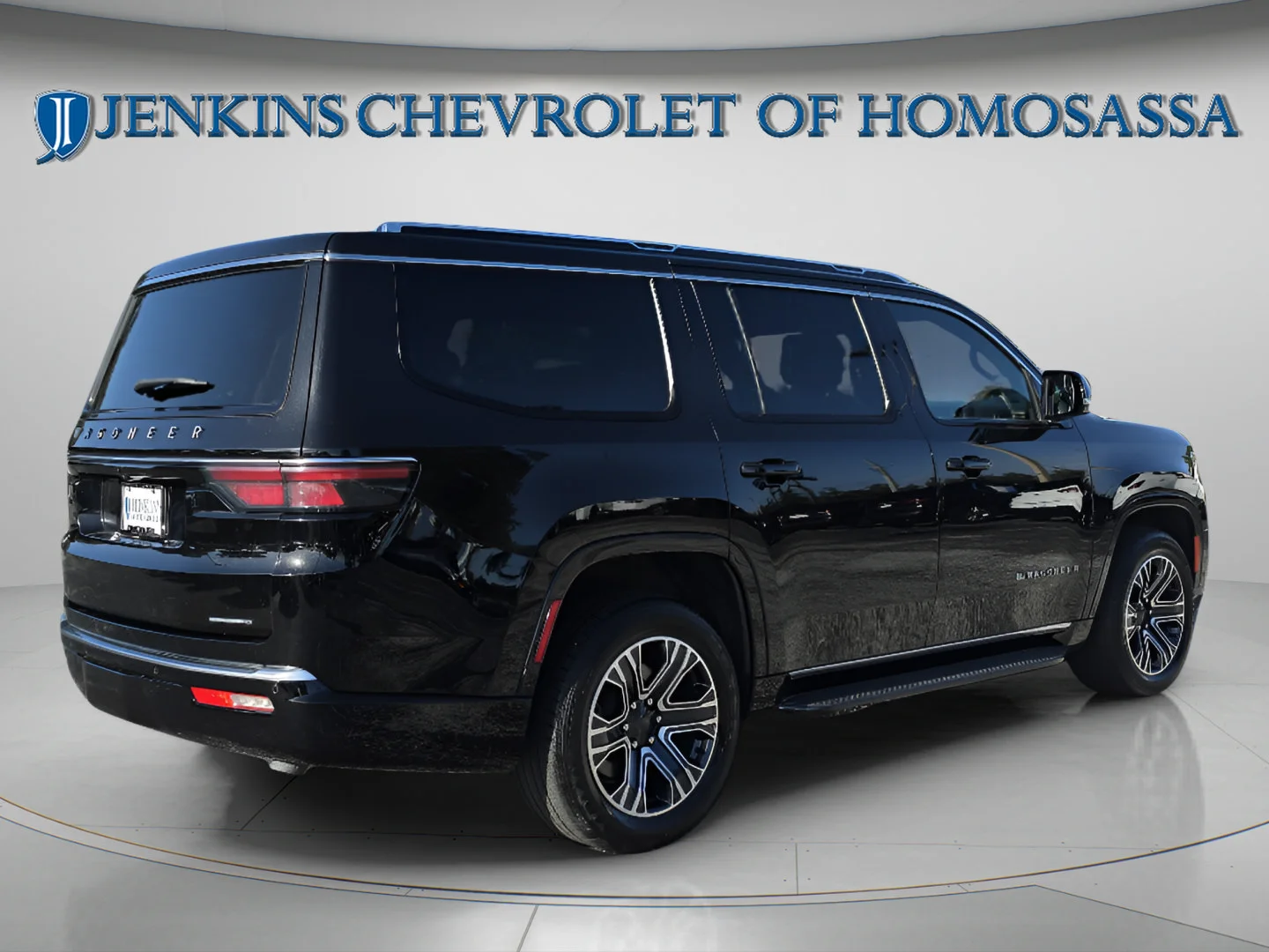 Used 2024 Diamond Black Crystal Pearlcoat Jeep Series II image 4