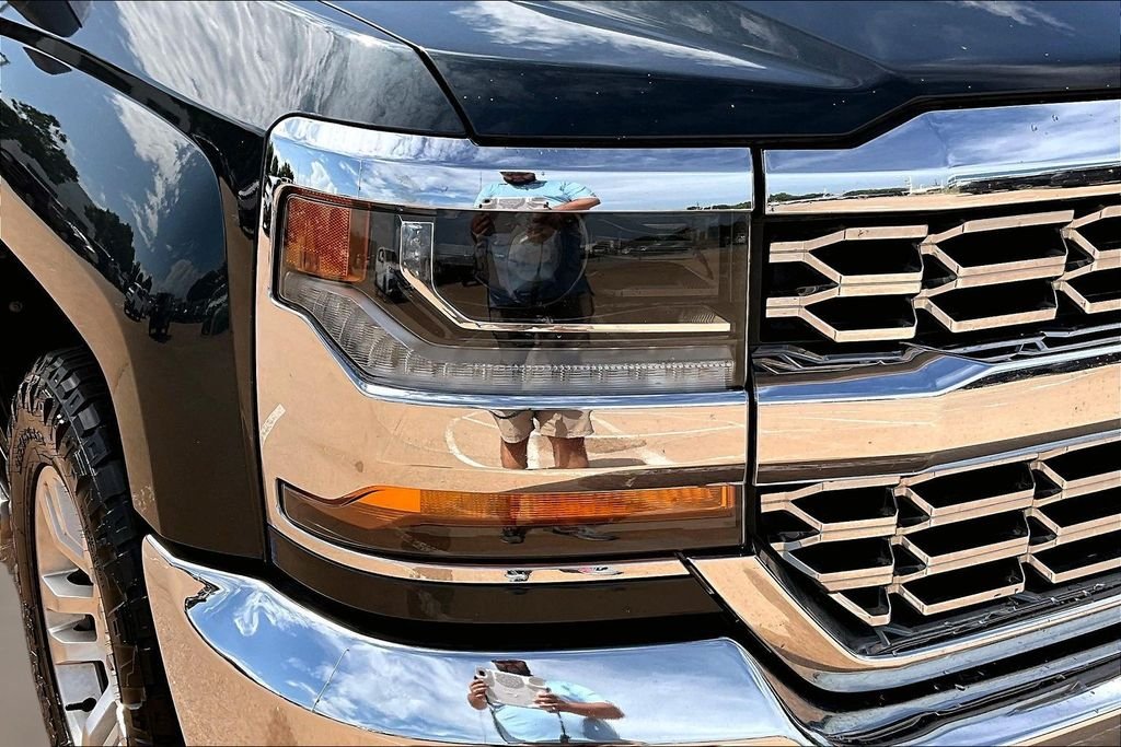 Used 2017 Gray Chevrolet LT image 32