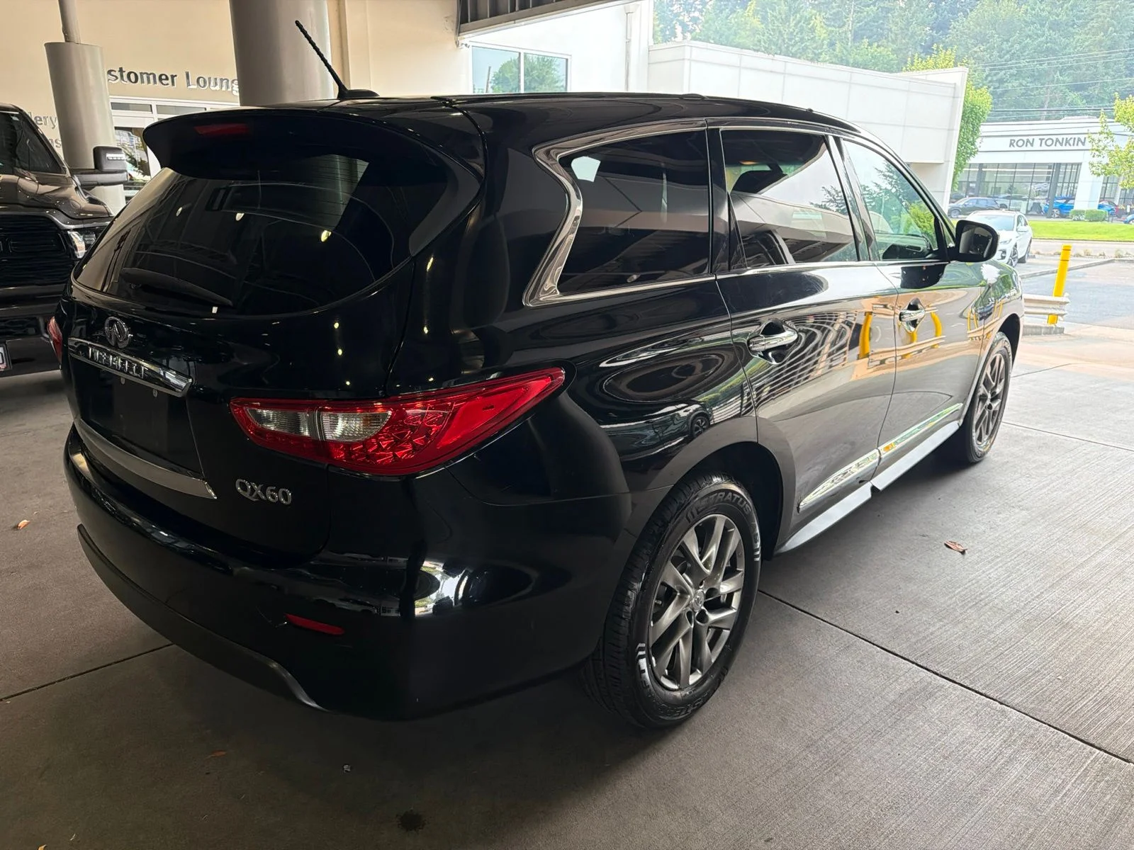 Used 2014 Black Obsidian INFINITI Base image 8