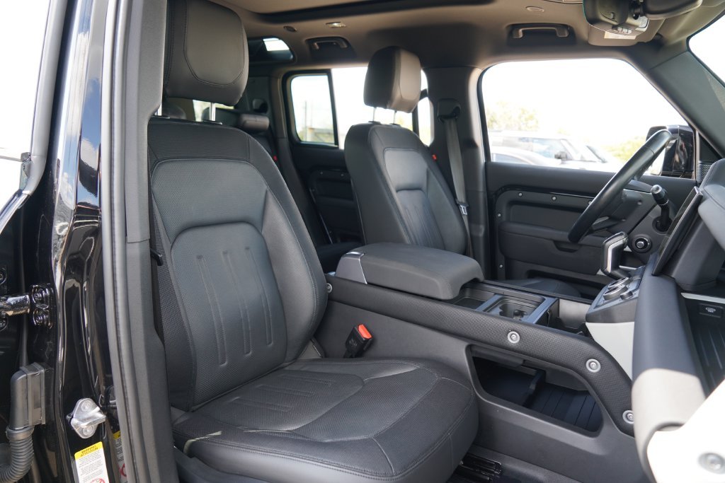Used 2022  Land Rover X-Dynamic SE image 26