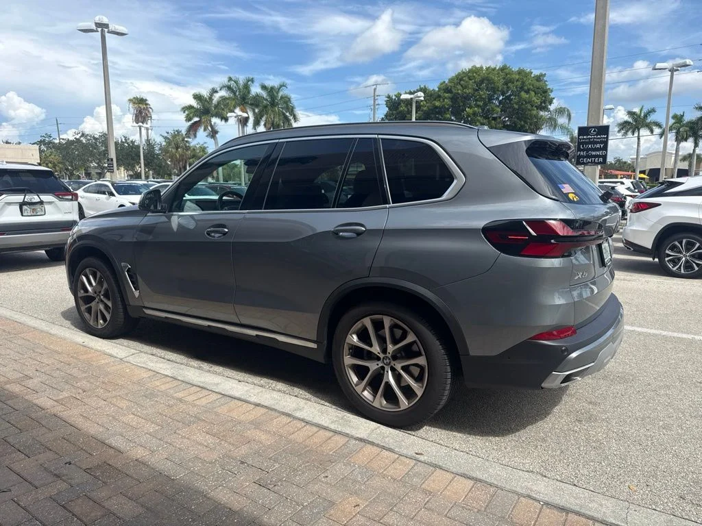 Used 2024 Gray BMW sDrive40i image 4
